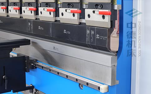 ZDPK-6325标配高精度模具快夹,换模速率快5倍,加高型模托是门业制作专业设置装备摆设.jpg ZDPK-6325标配高精度模具快夹,换模速率快5倍,加高型模托是门业制作专业设置装备摆设.jpg